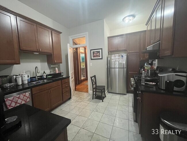 Foto del edificio - 2626 N Wilton Ave