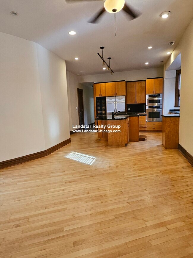 Foto del edificio - 2225 N Bissell St