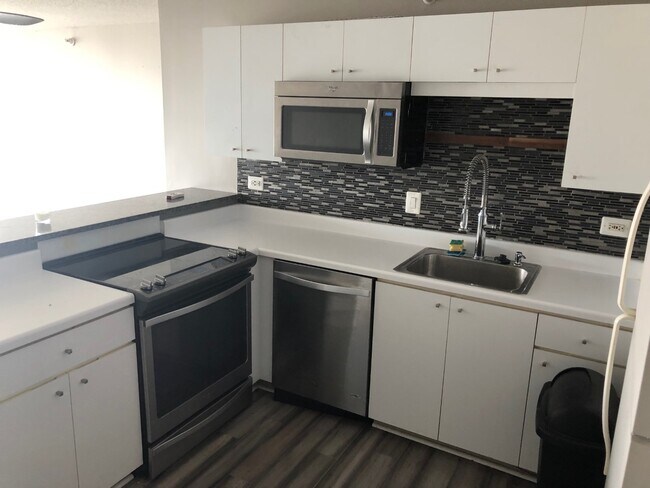 Kitchen - 2 E Erie St