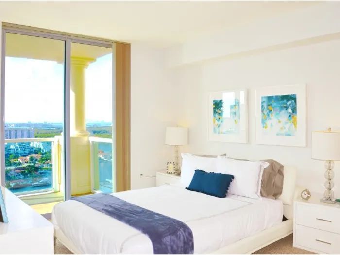 Foto del edificio - 16900 N Bay Rd