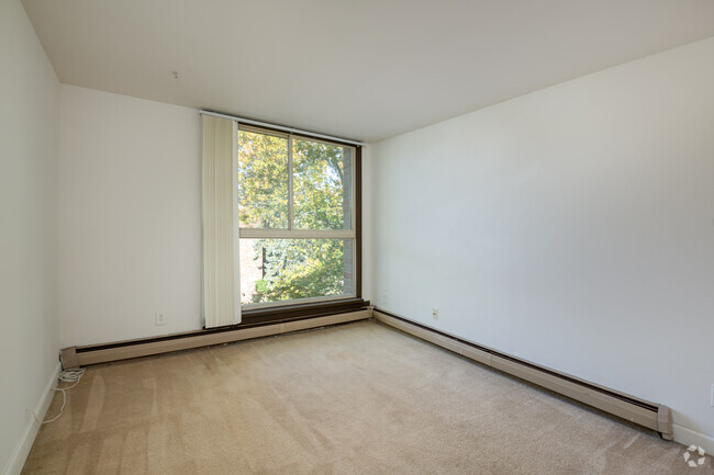 2 BR, 1 BA - 950SF - Oakland Properties