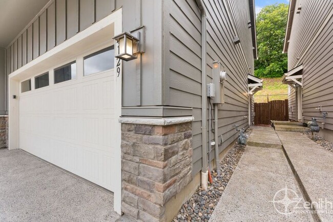 Building Photo - 4117 S Cyn Vw Cir