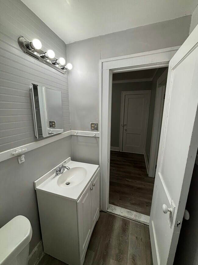 Building Photo - 1705 Oakman Blvd