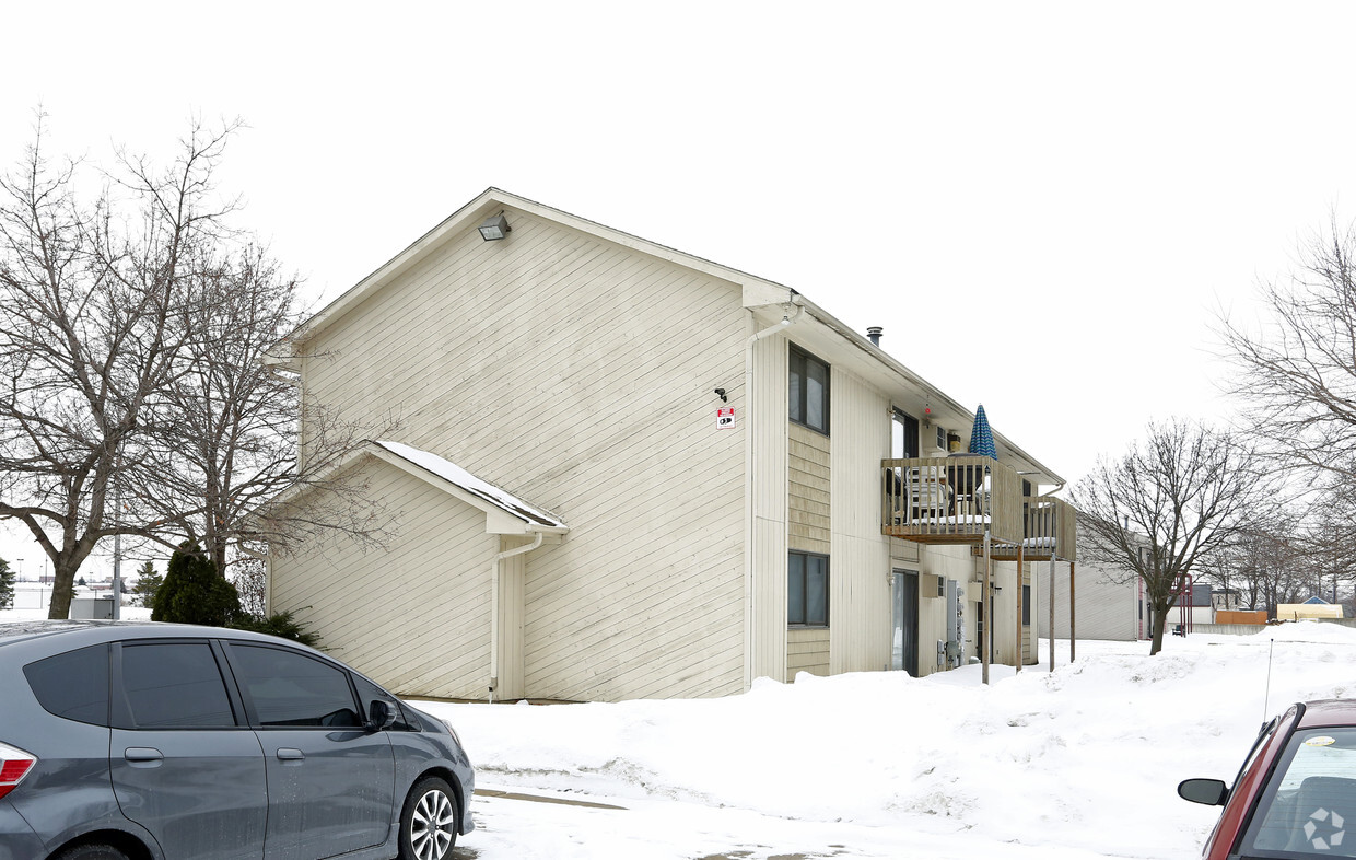 Building Photo - 700 Joslyn Ave