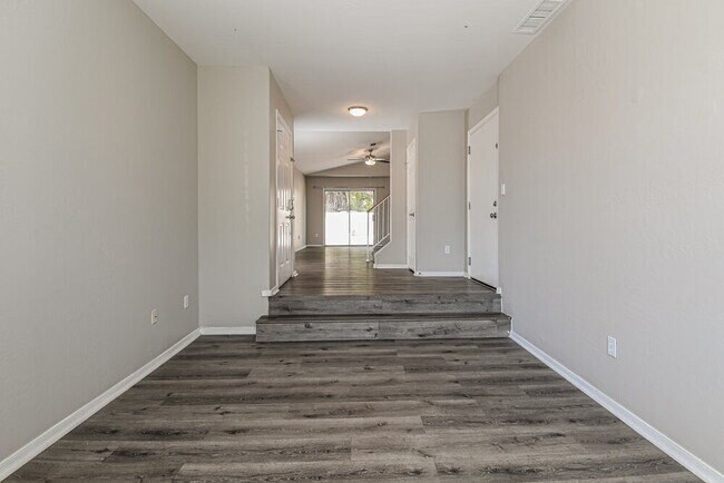Foto del edificio - 1042 N Blackbird Dr
