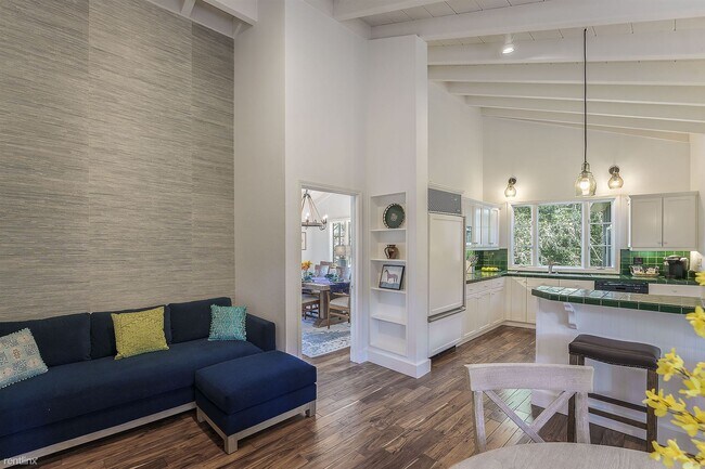 Building Photo - 3 br, 2.5 bath House - 3833 Treetops
