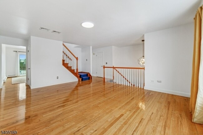 Foto del edificio - 30 Sanford Ave