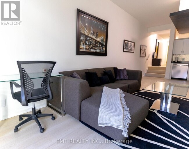 Building Photo - 388 Richmond St W