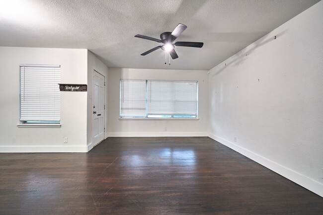 Building Photo - 5815 Hornwood Dr