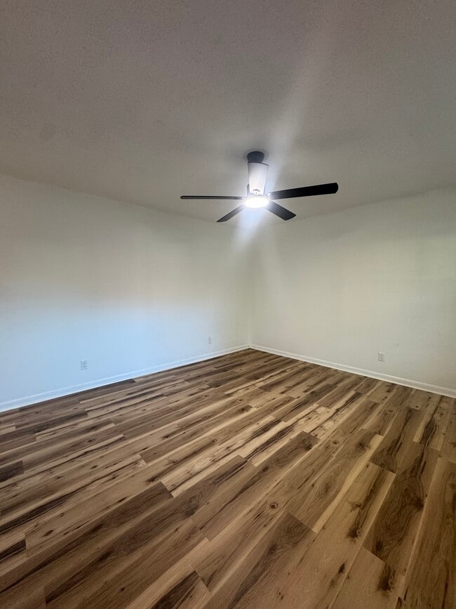 Building Photo - 136 Geoff Ln