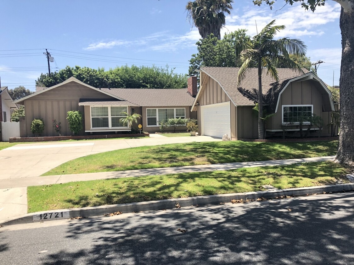 Primary Photo - Rossmoor Home! Los Al Schools! Ready to Move In! 3 Bed 2 Bath!