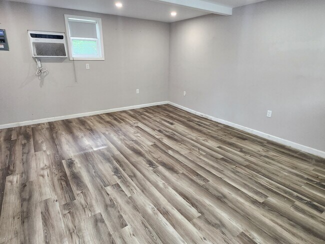Foto del edificio - 9349 Valley Rd