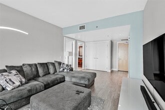 Building Photo - 2700 S Las Vegas Blvd