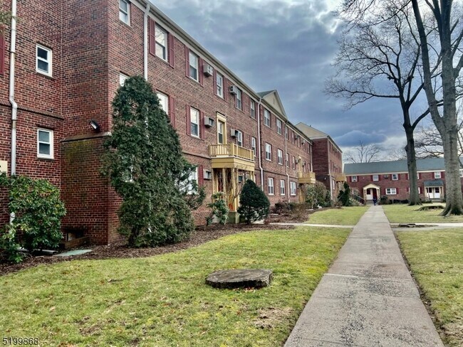 Building Photo - 500 S Center St