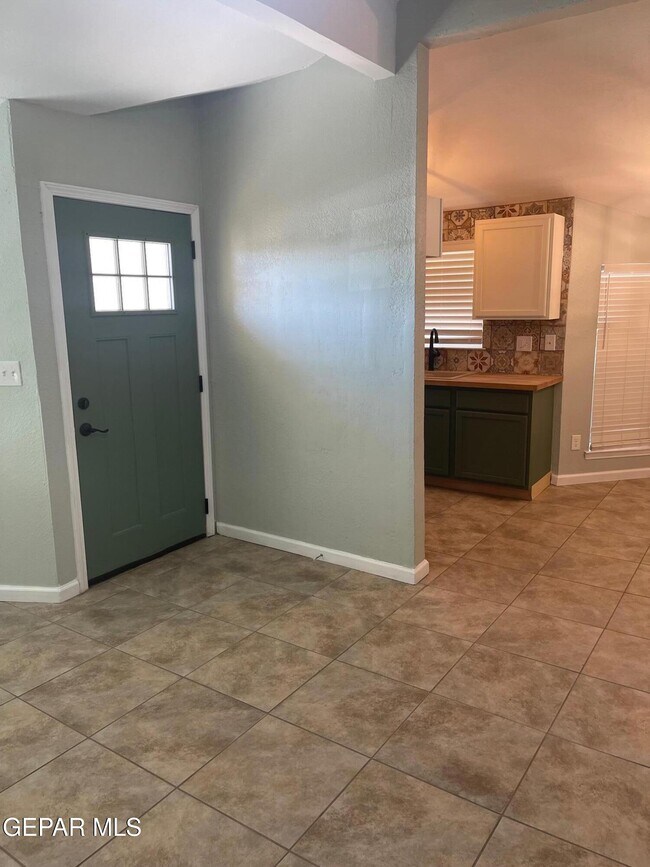 Building Photo - 1516 Greg Powers Dr