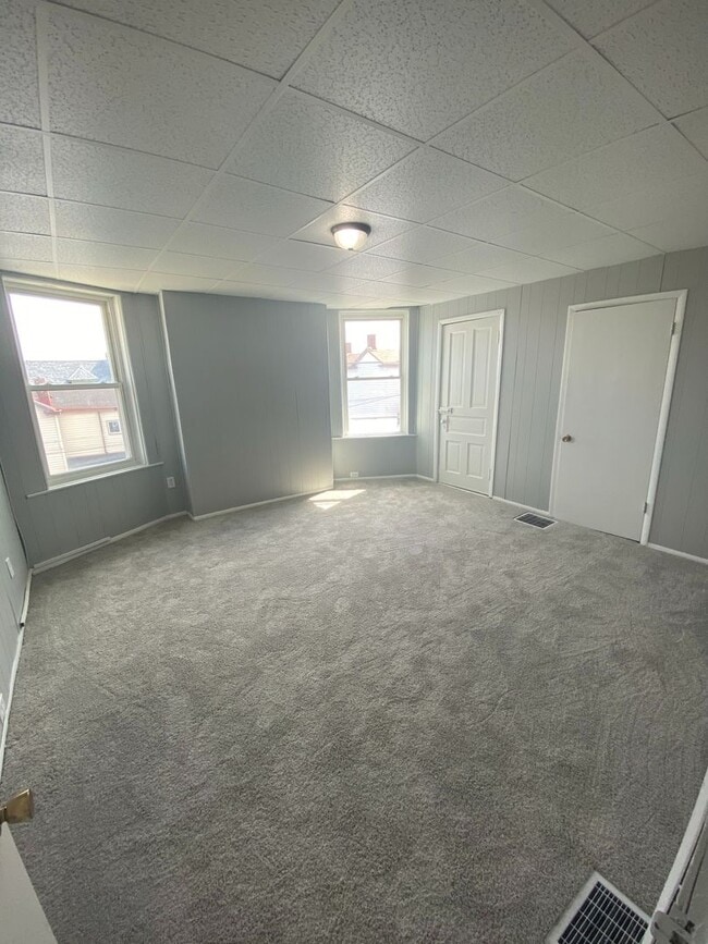 Building Photo - 2312 Eccles St