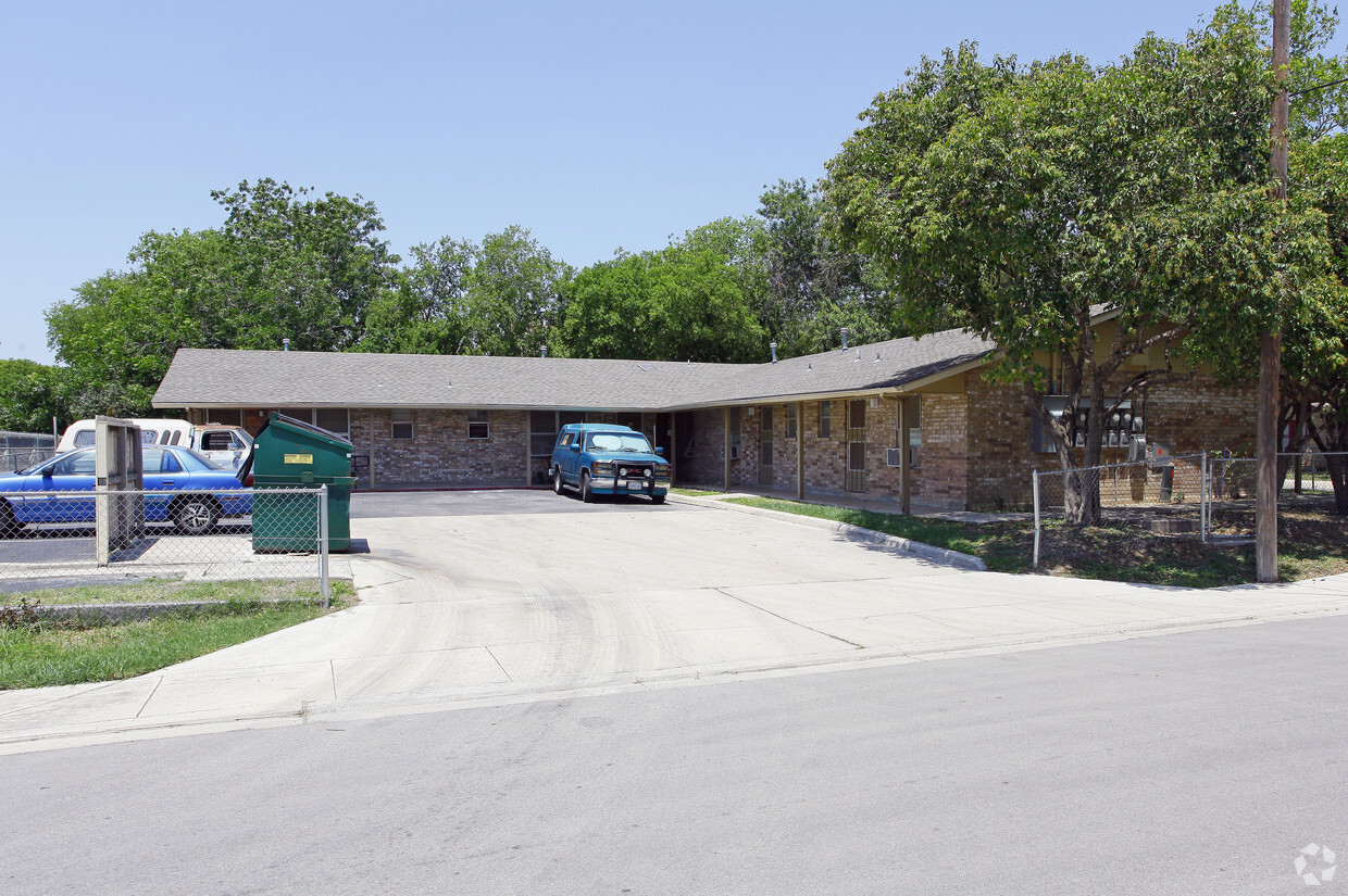 Primary Photo - Linda Lou Apartments