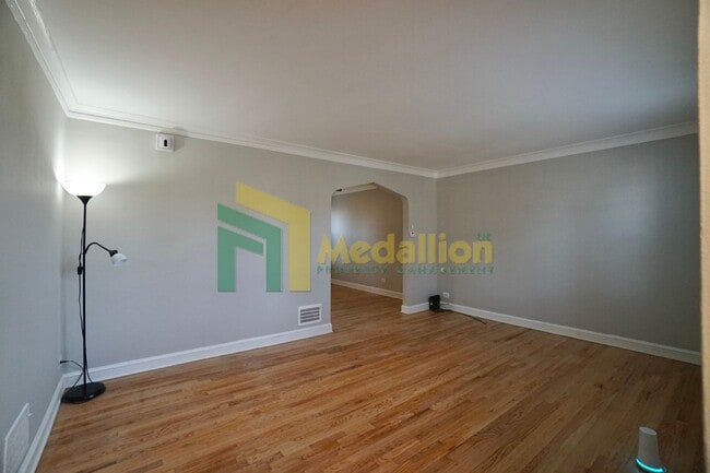Building Photo - 2048 W 82nd Pl