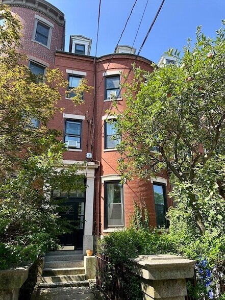 Building Photo - 179 Webster St