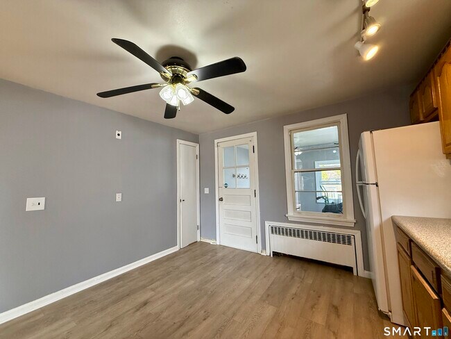 Foto del edificio - 37 Alexander Ave