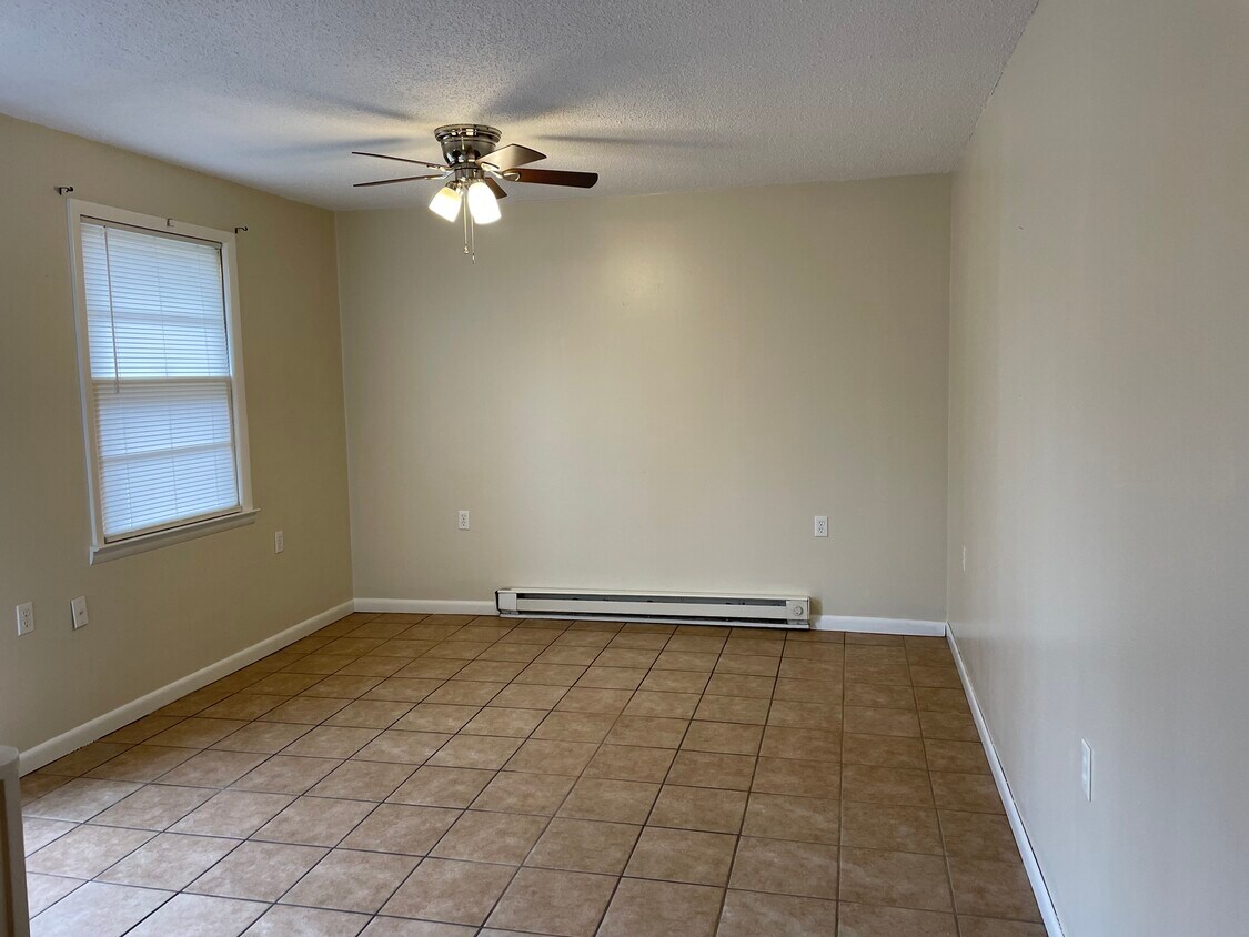 201 White Oak St Unit B, Tullahoma, TN 37388 Apartments in Tullahoma