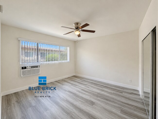 Foto del edificio - 8145 Langdon Ave