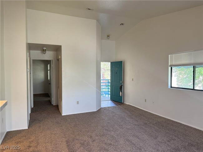 Building Photo - 2220 Pinetop Ln