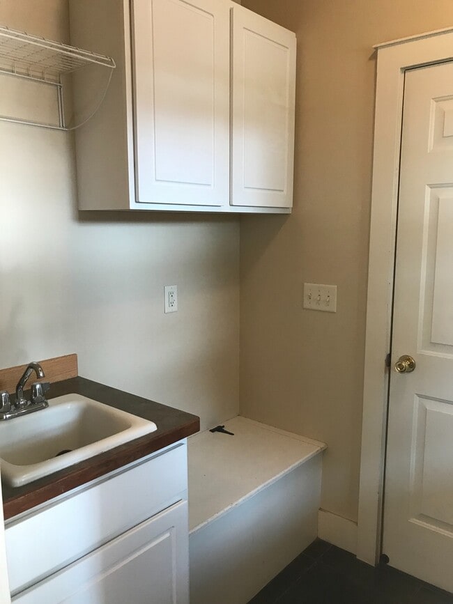 Building Photo - Open and Bright! 4 Bedroom 2.5 Bath House ...
