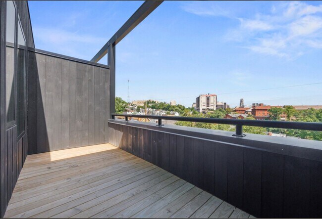 Foto del edificio - Brand New Contruction Townhome 3 bedrooms ...