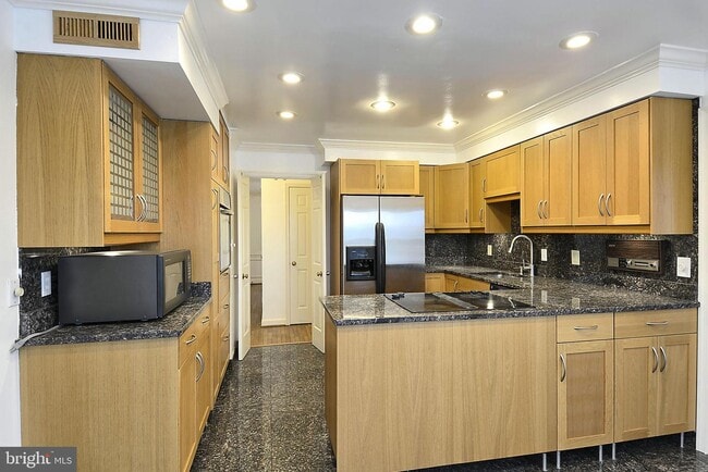 Building Photo - 7422 Royal Dominion Dr