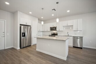Interior Photo - Ascend at Longbow Highpoint