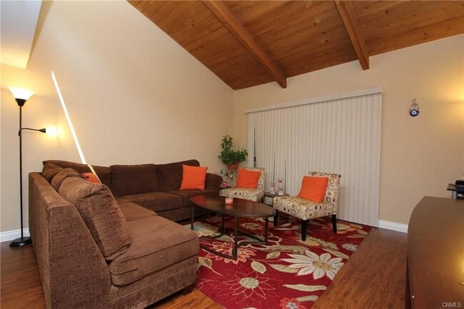 Foto del edificio - 10331 Lindley Ave