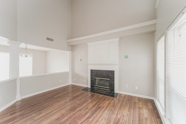 Building Photo - 1405 Chimney Rock Ct