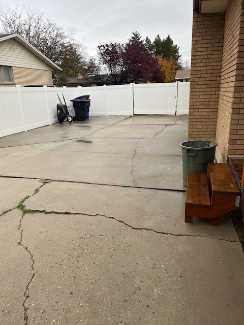 Side Yard - 2112 W Bowling Ave