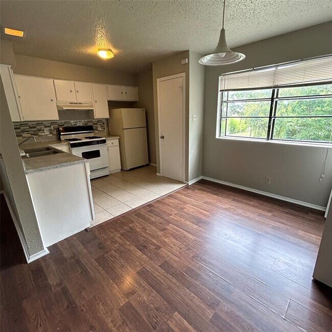 Building Photo - 903 Taulbee Ln