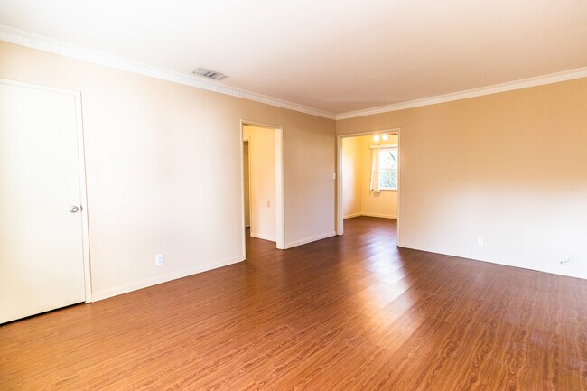 Building Photo - 12125 Valleyheart Dr