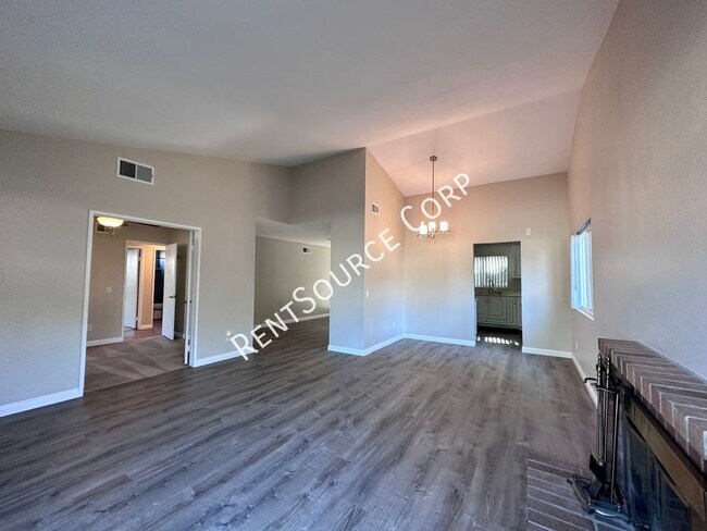 Building Photo - 3 bedroom Single Story House on Large Lot ...