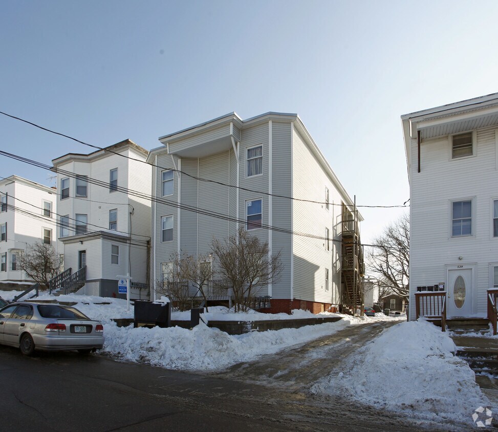 547 Silver St, Manchester, NH 03103 Apartments in Manchester, NH