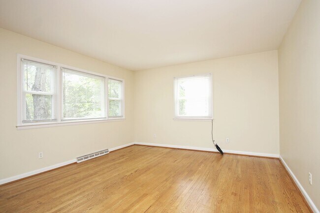 Foto del edificio - Student & Pet-Friendly UVA Area Rental
