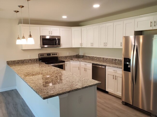 Building Photo - 3x2 Duplex Unit
