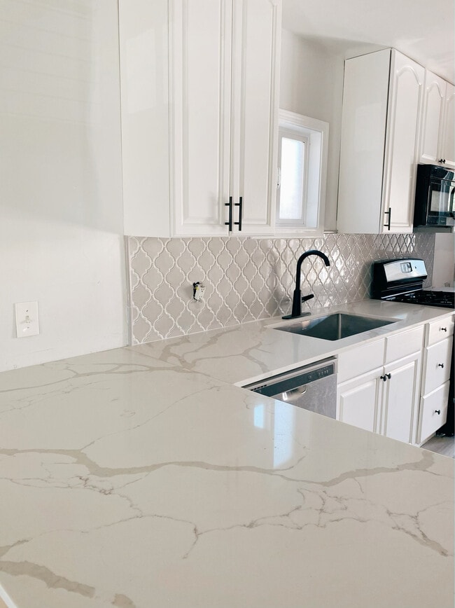 Building Photo - 25612 Lucille Ave