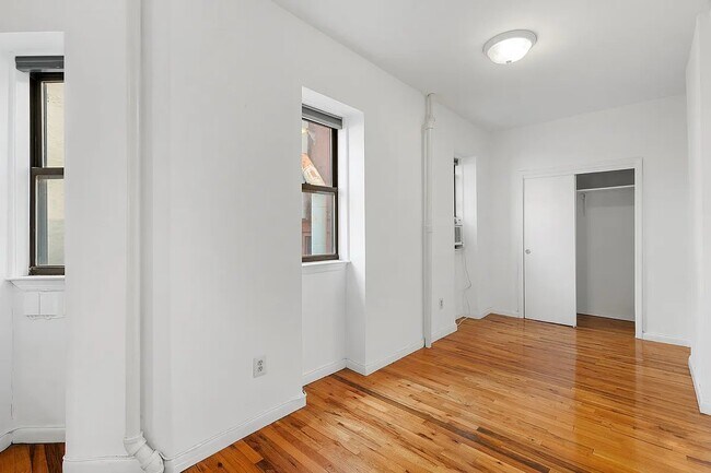 Foto del edificio - 242 Mulberry St
