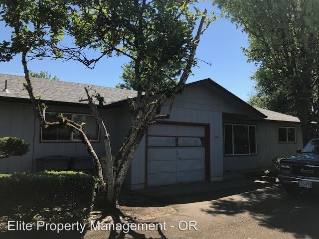 Primary Photo - 590 NW Oak Ave
