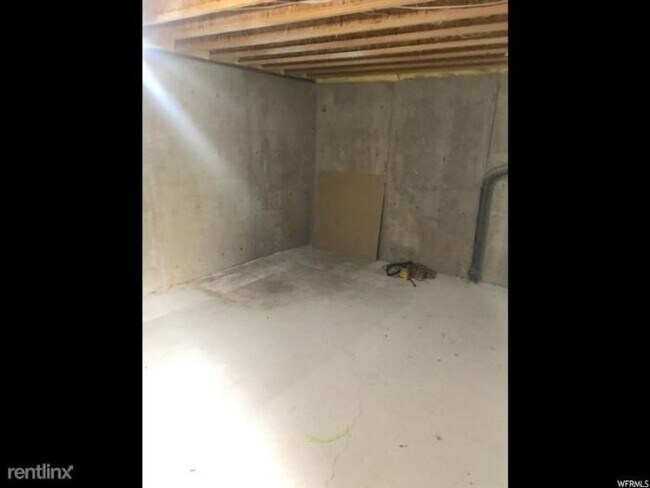 Building Photo - 5 bedroom in West Point UT 84015