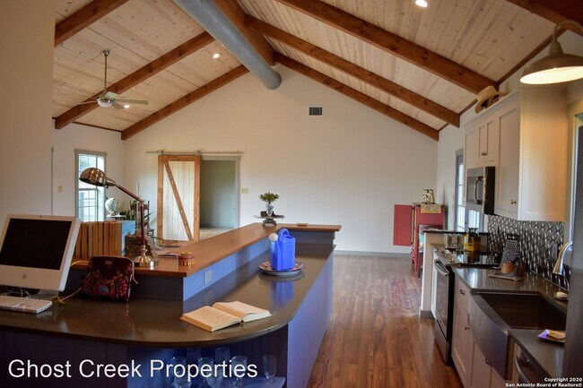 Building Photo - 2 br, 2 bath House - 1058 Valley Oak Dr.