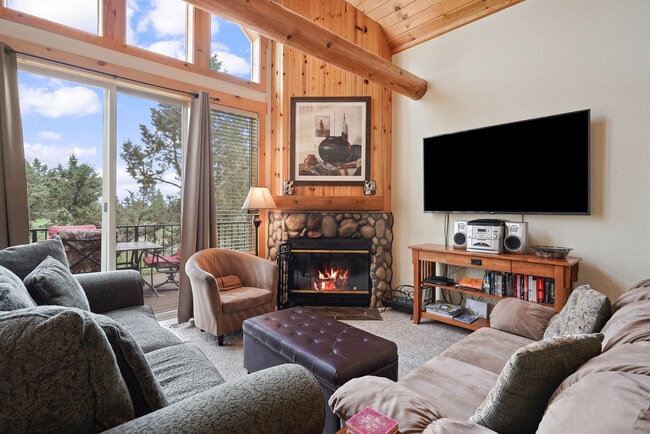Building Photo - 8825 SW Canyon Wren Ct