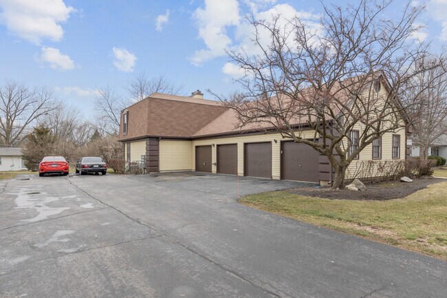 Building Photo - 5S530 Scots Dr