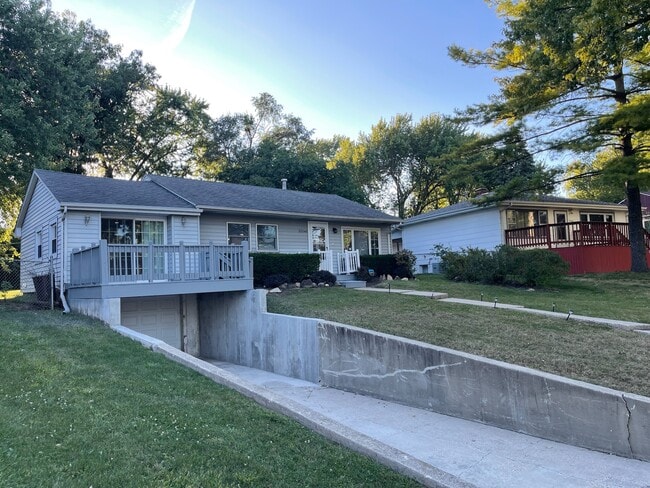 Building Photo - 33240 N Greentree Rd