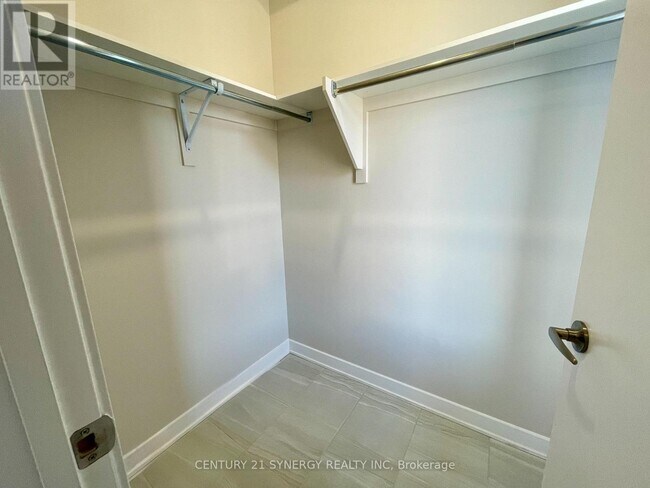 Building Photo - 862 HENSLOWS CIRCLE