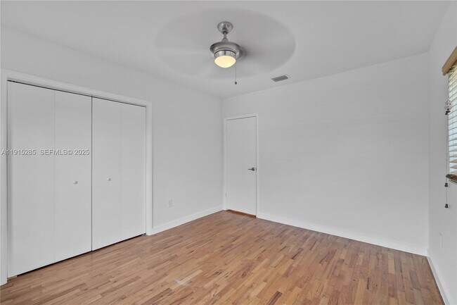 Foto del edificio - 411 Santander Ave